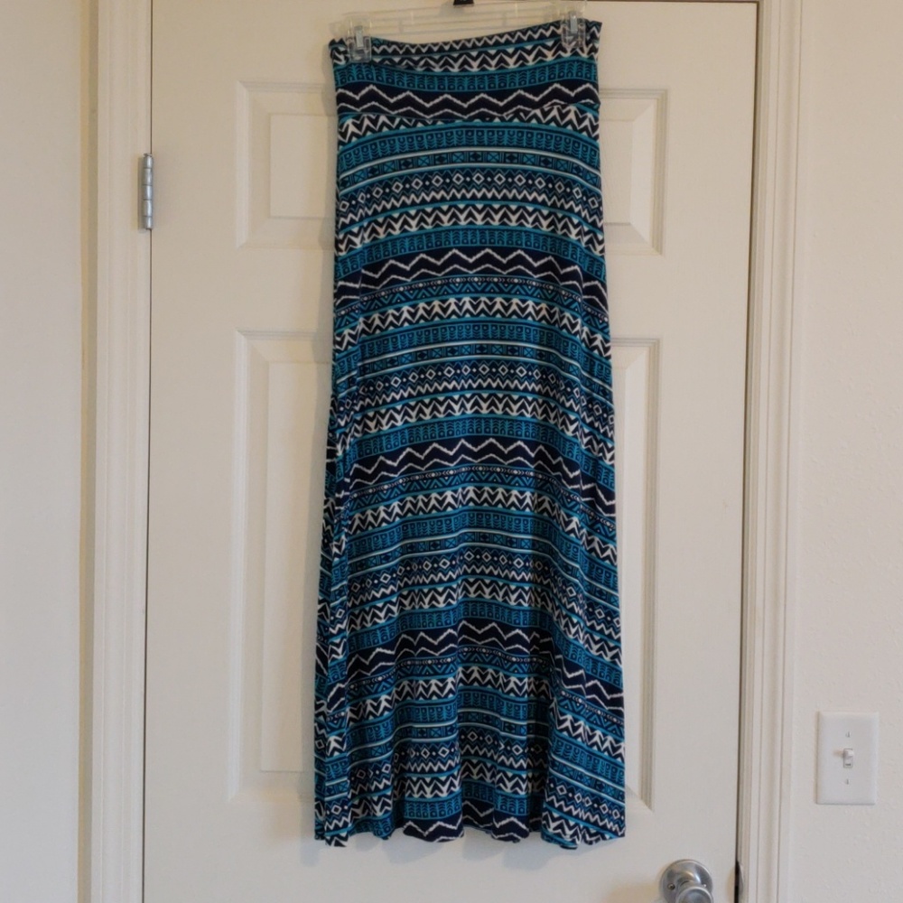 Long skirt, mid waisted